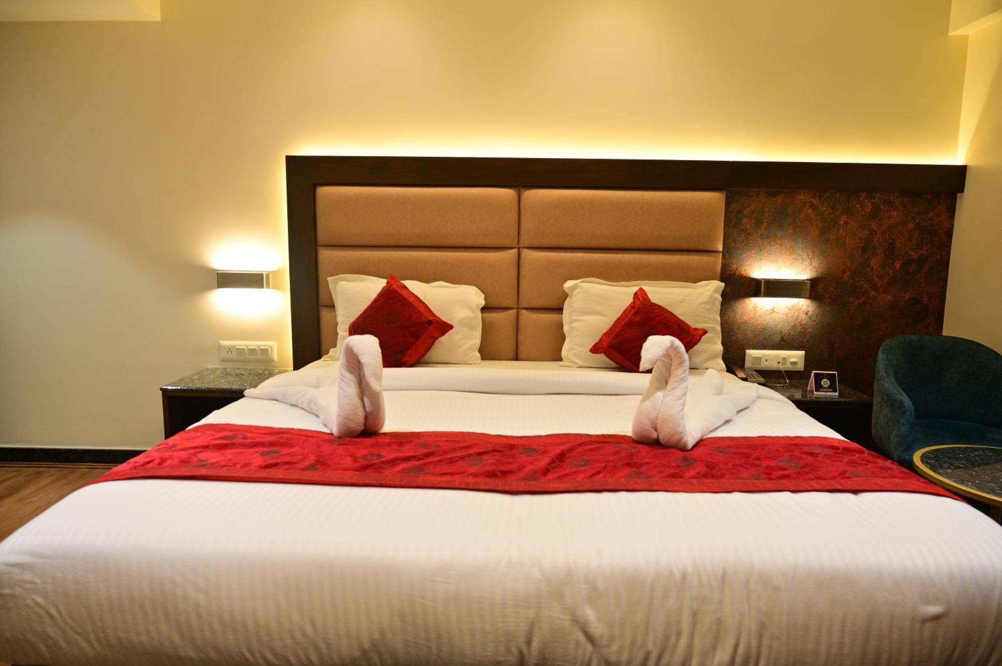 Hotel Golden Riviera Mysore Exterior foto