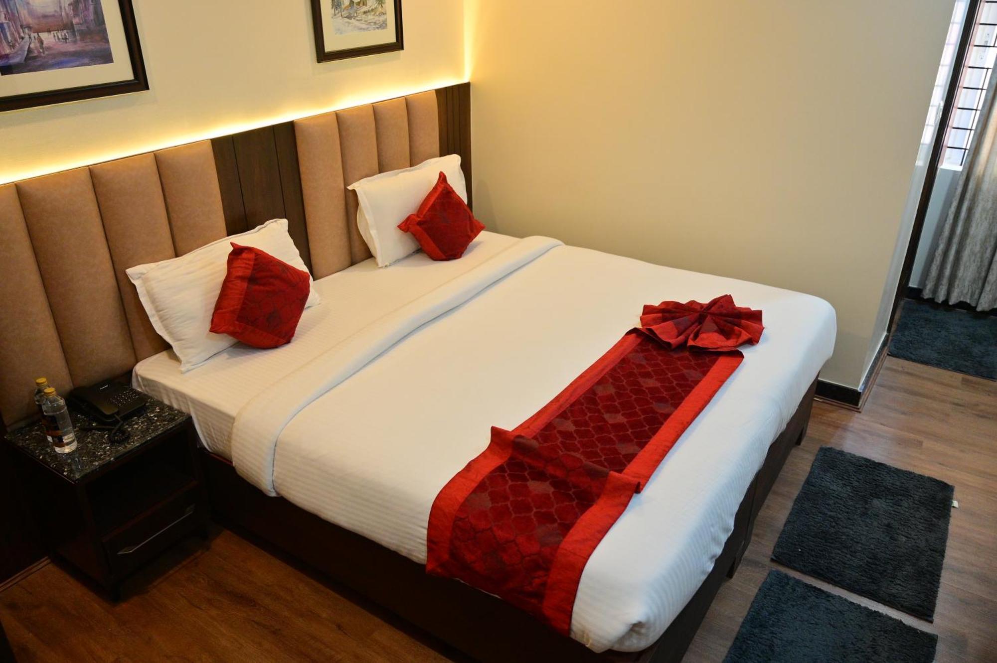 Hotel Golden Riviera Mysore Exterior foto
