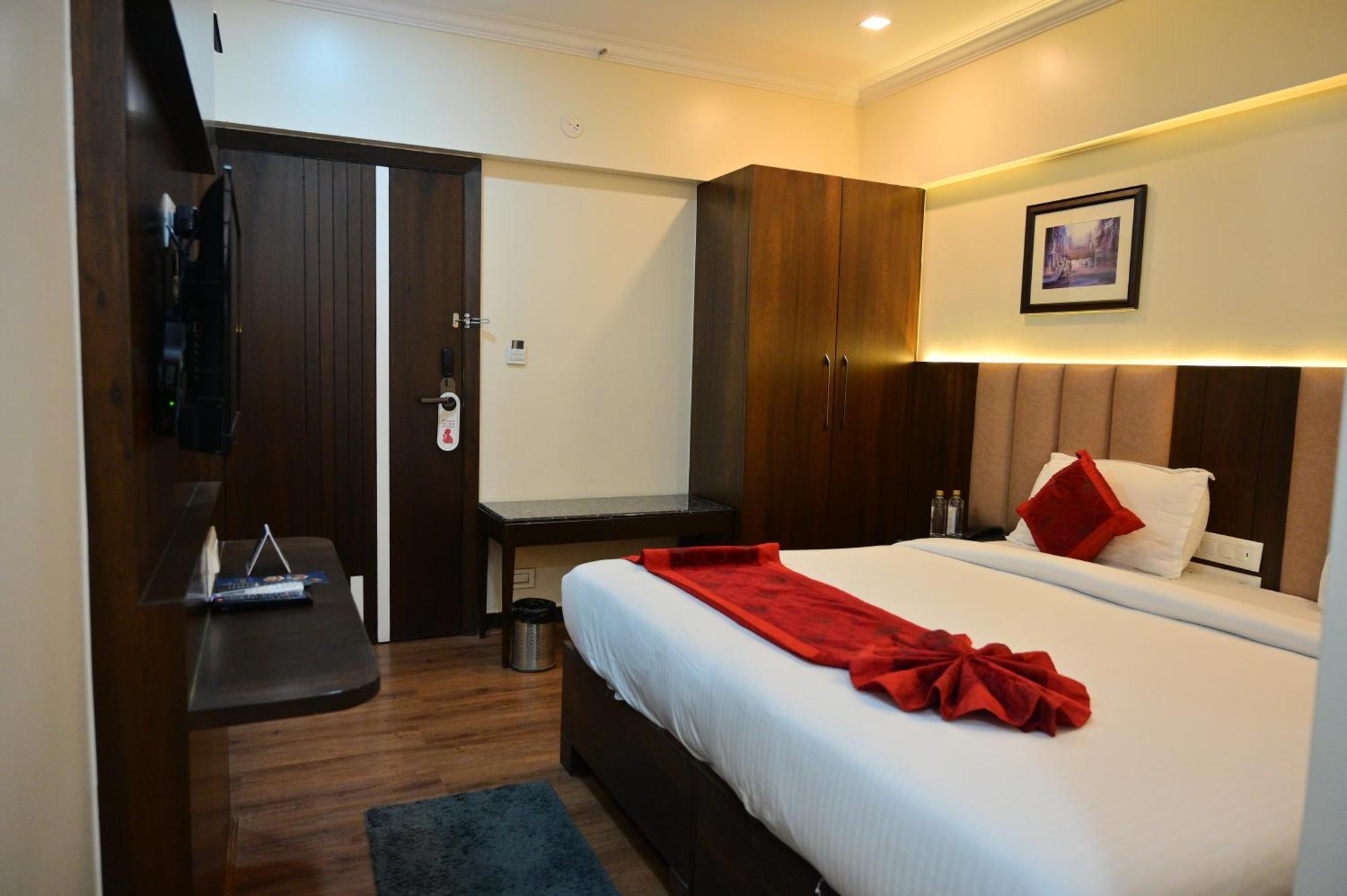 Hotel Golden Riviera Mysore Exterior foto