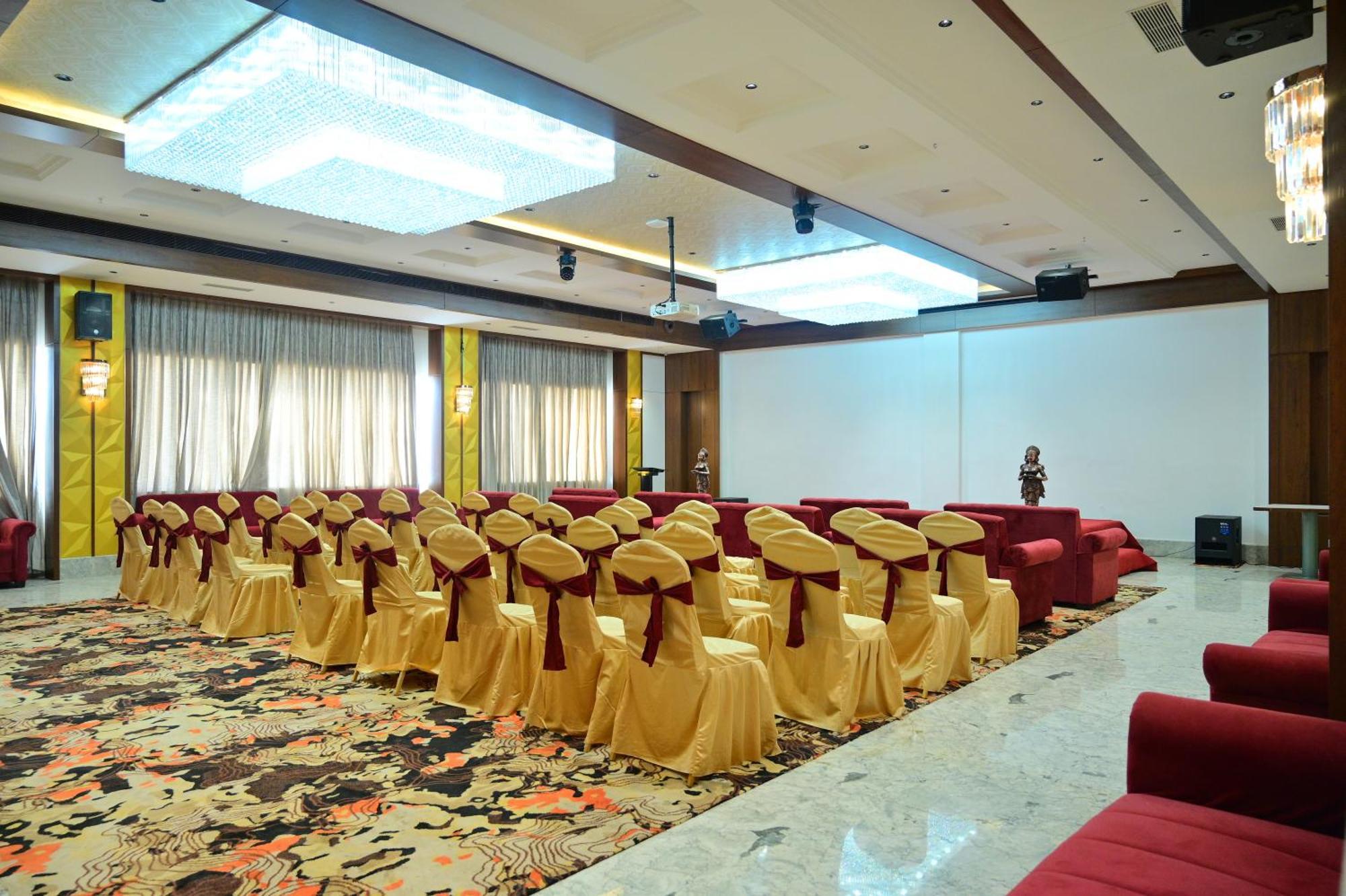 Hotel Golden Riviera Mysore Exterior foto